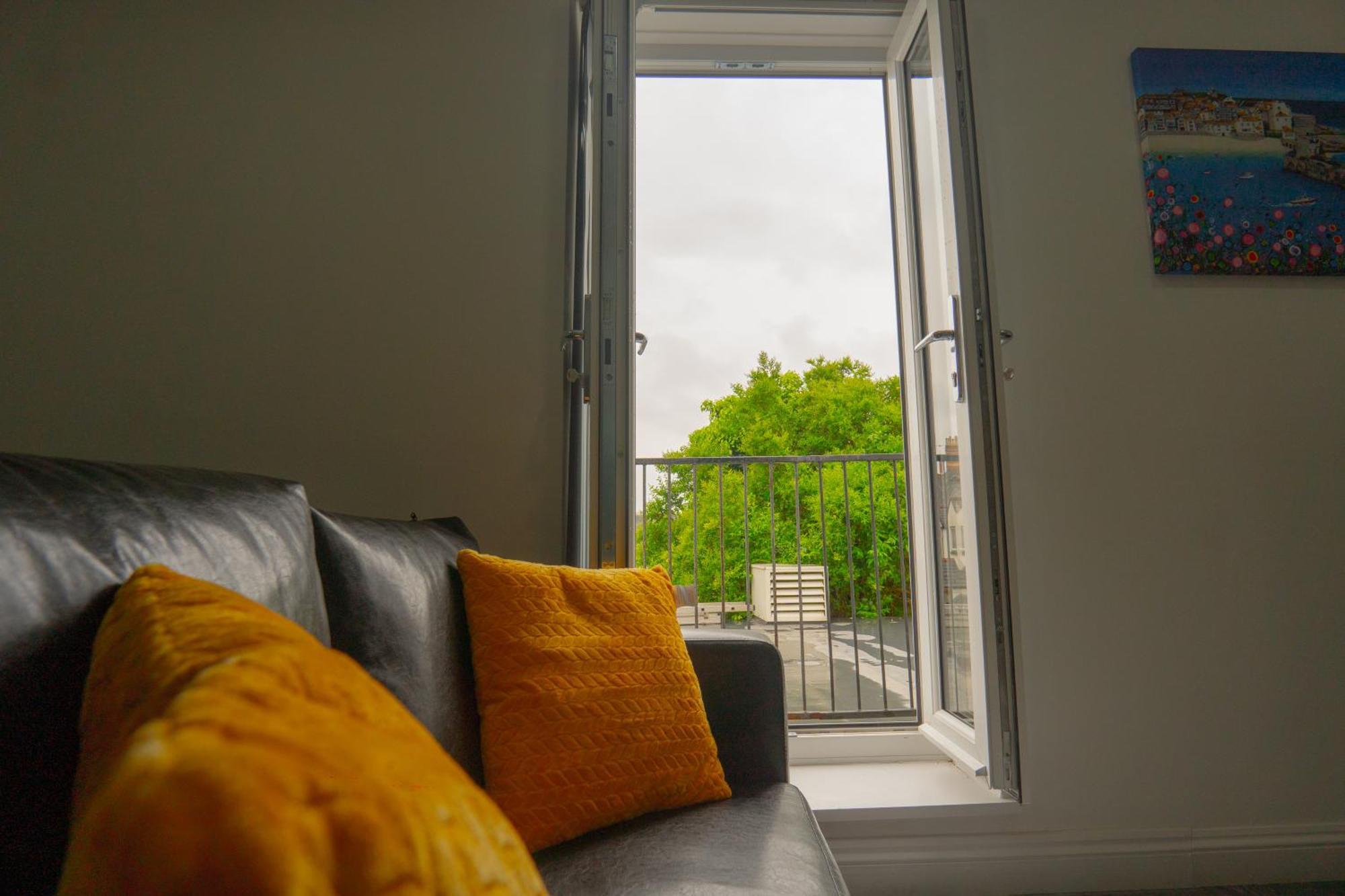 Modern Apartments Near Cardiff City Centre Экстерьер фото
